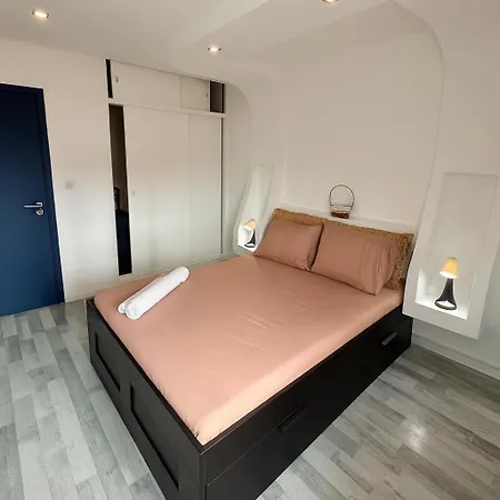 Pensión Staysanto In *