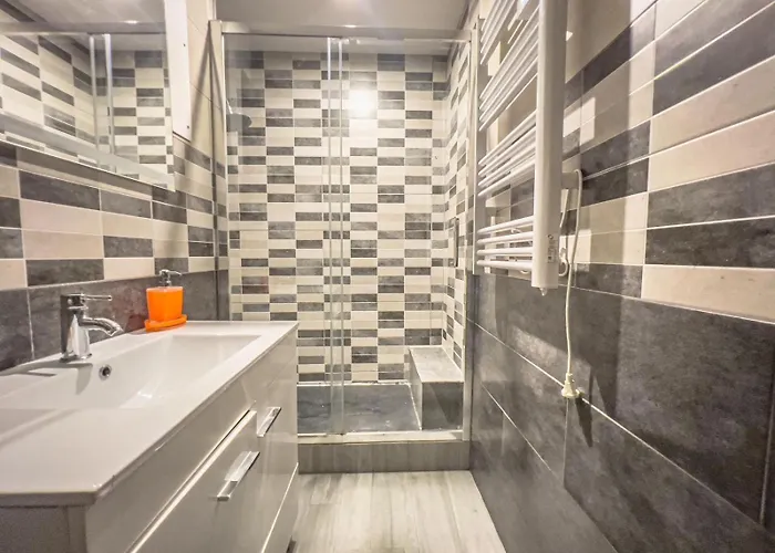 بيت ضيافة Staysanto In *